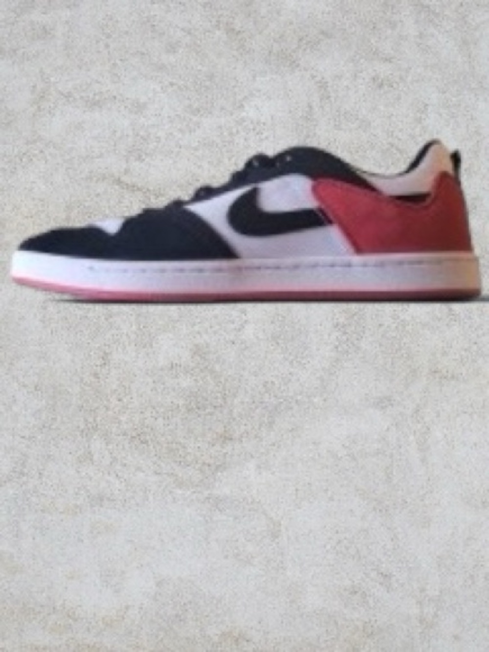 Nike SB Alleyoop 
Kids Low-Top Sneakers in Black, White & Red
